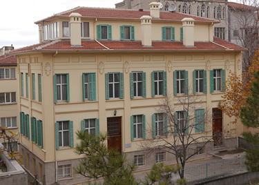 Ankara Azize Tereza Kilisesi'nde Kerabaydzar Zekiyan'dan ayin